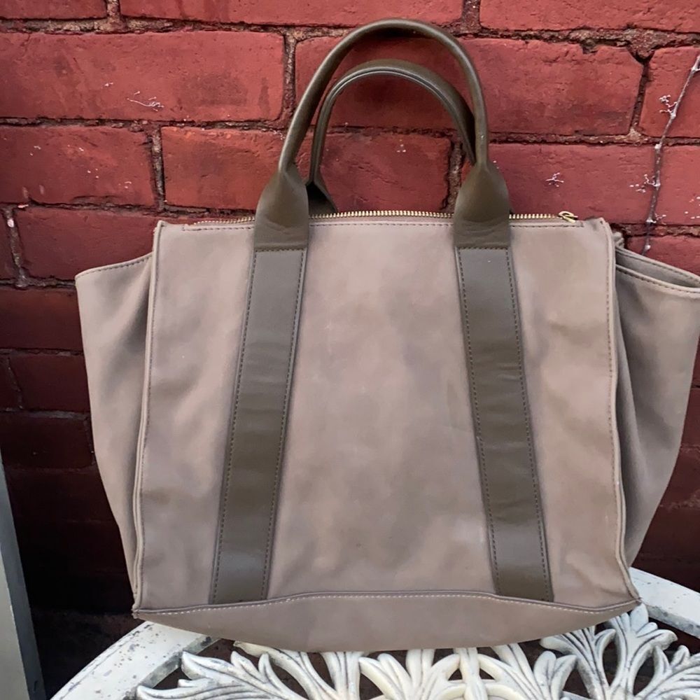 Universal Thread purse